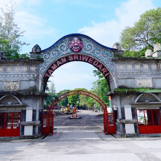 TAMAN SRWEDARI SOLO